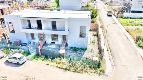 casa indipendente in vendita a Parete