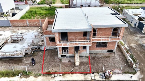 casa indipendente in vendita a Parete