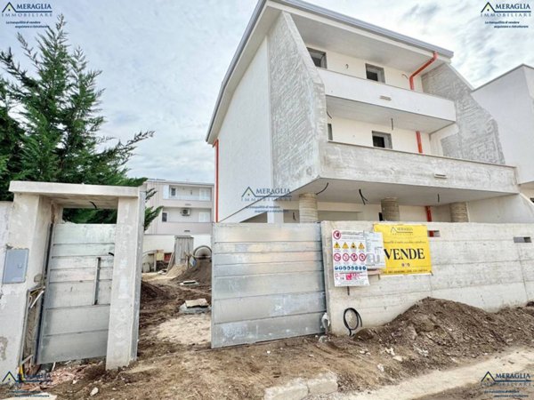casa indipendente in vendita a Parete