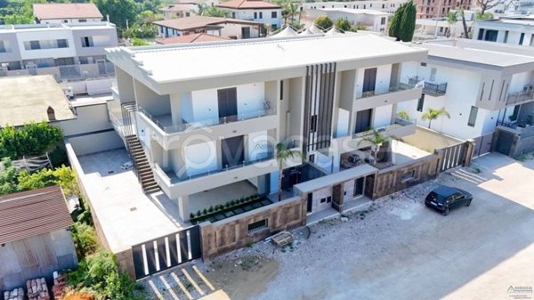 casa indipendente in vendita a Parete