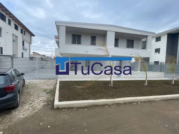 casa indipendente in vendita a Parete