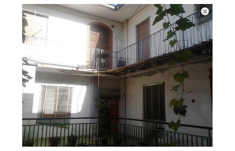 casa indipendente in vendita a Parete