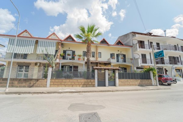 casa indipendente in vendita a Parete