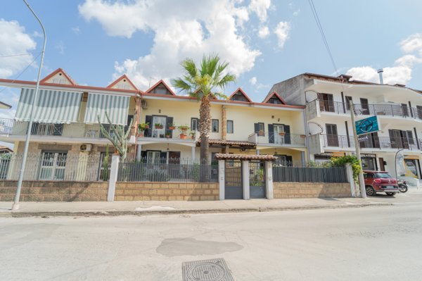 casa indipendente in vendita a Parete