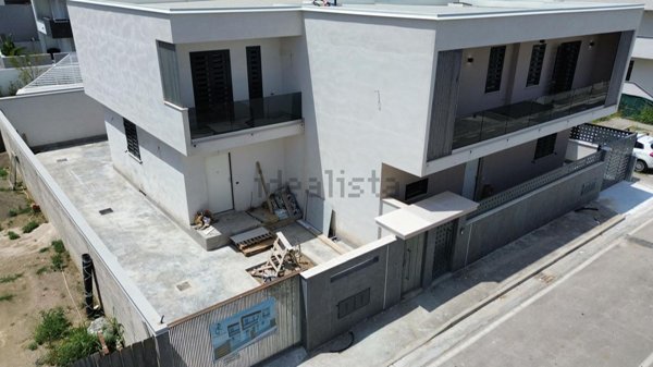 casa indipendente in vendita a Parete