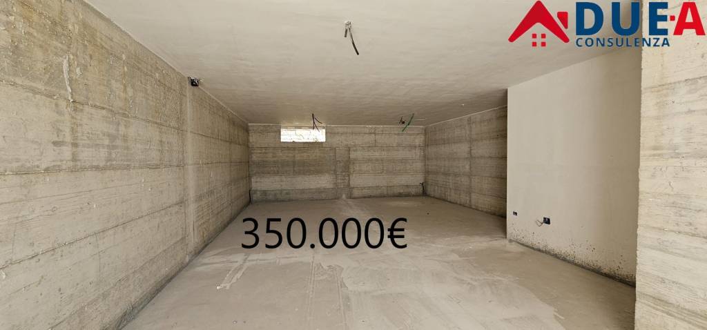casa indipendente in vendita a Parete