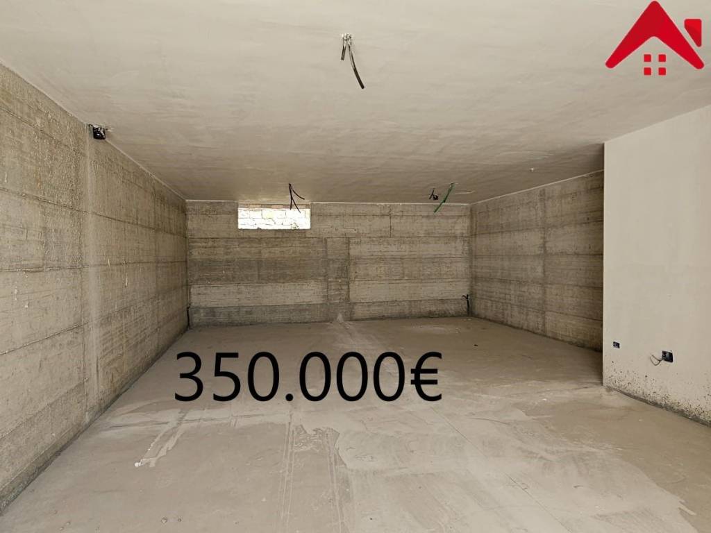 casa indipendente in vendita a Parete