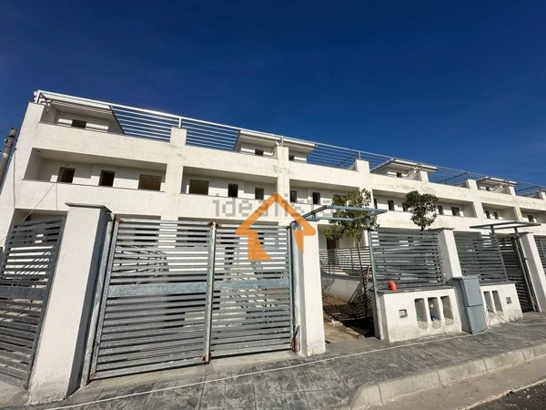 casa indipendente in vendita a Parete