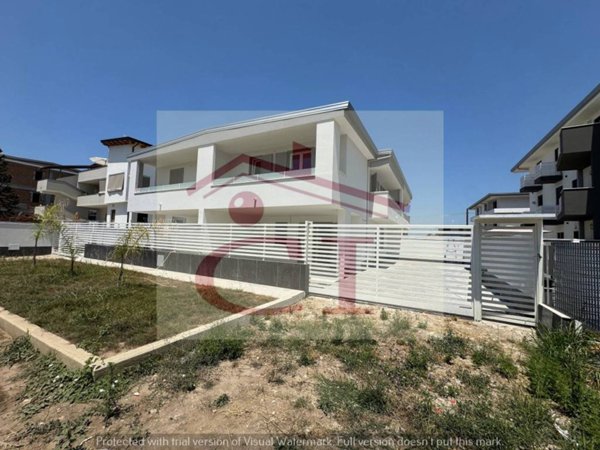 casa indipendente in vendita a Parete
