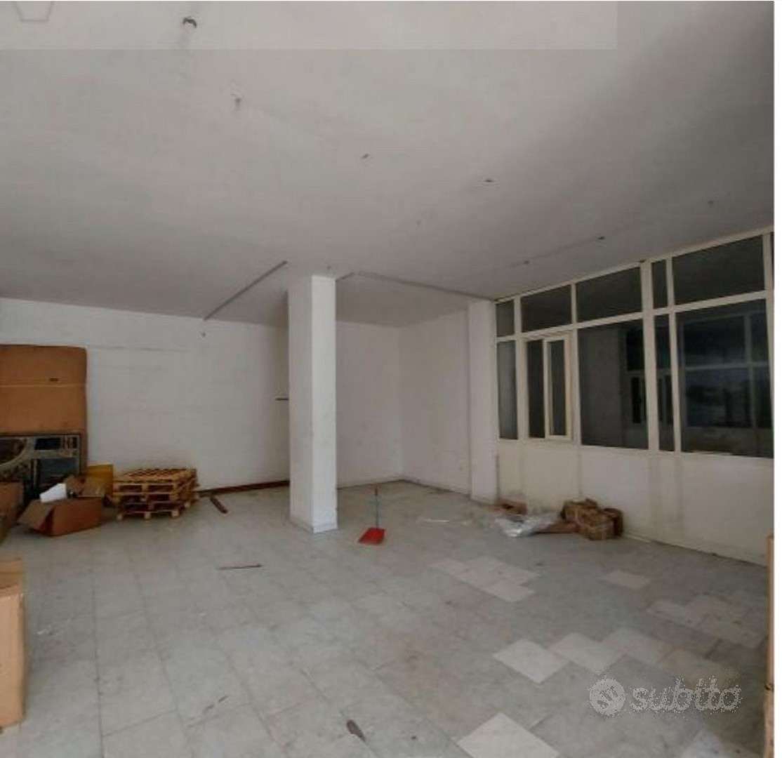 casa indipendente in vendita a Parete