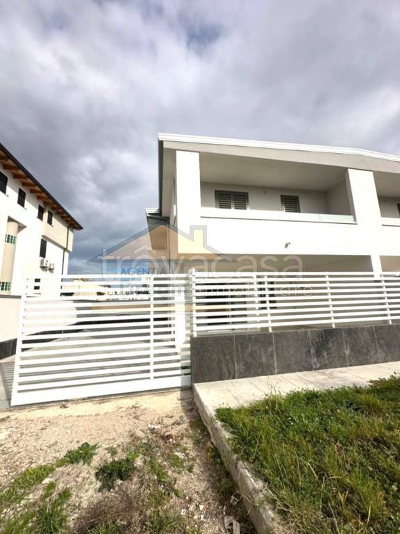 casa indipendente in vendita a Parete