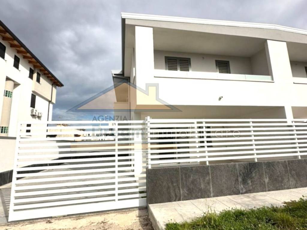 casa indipendente in vendita a Parete