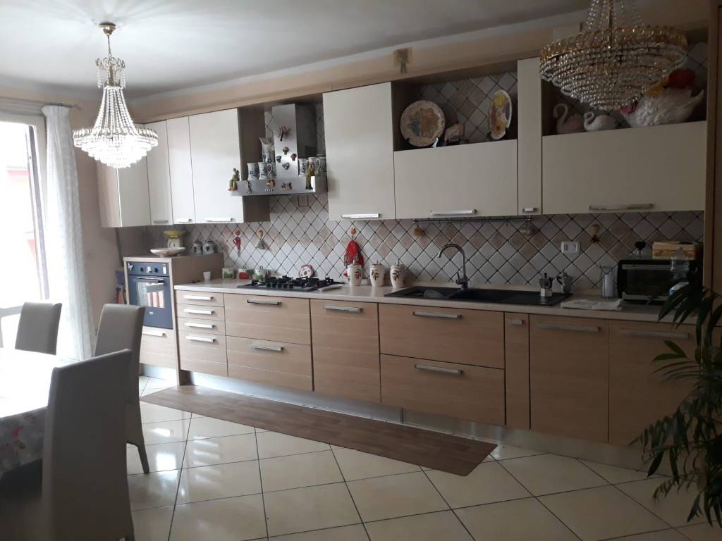 casa indipendente in vendita a Parete