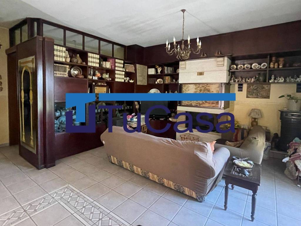intera palazzina in vendita a Parete
