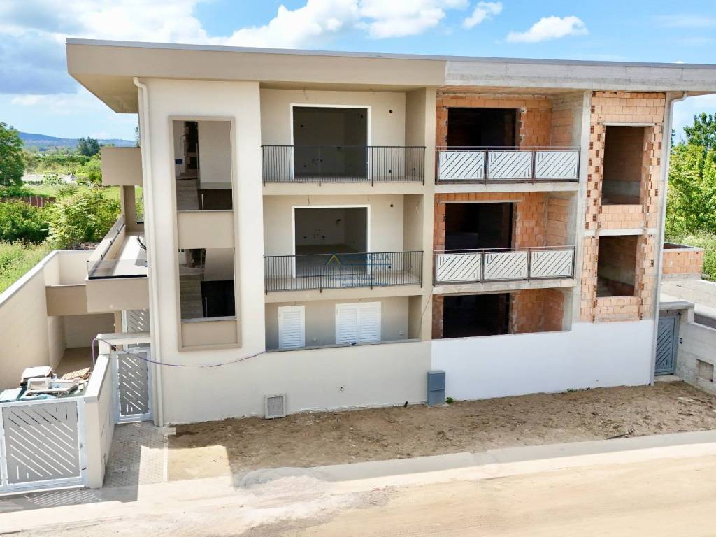 intera palazzina in vendita a Parete