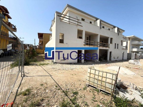 casa indipendente in vendita a Parete