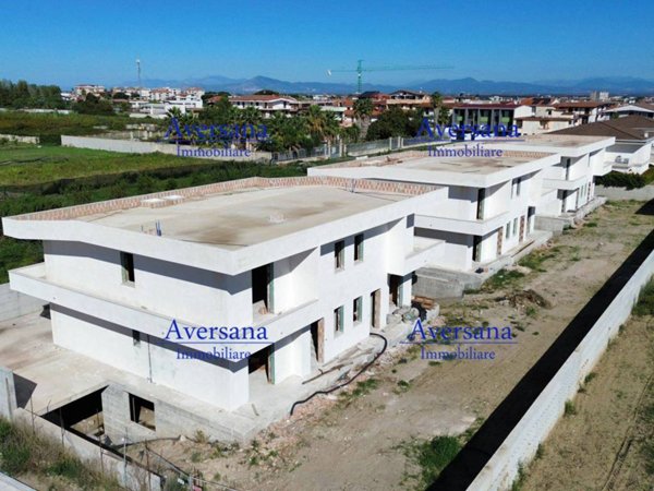 casa indipendente in vendita a Parete