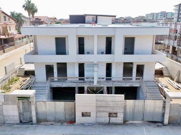casa indipendente in vendita a Parete