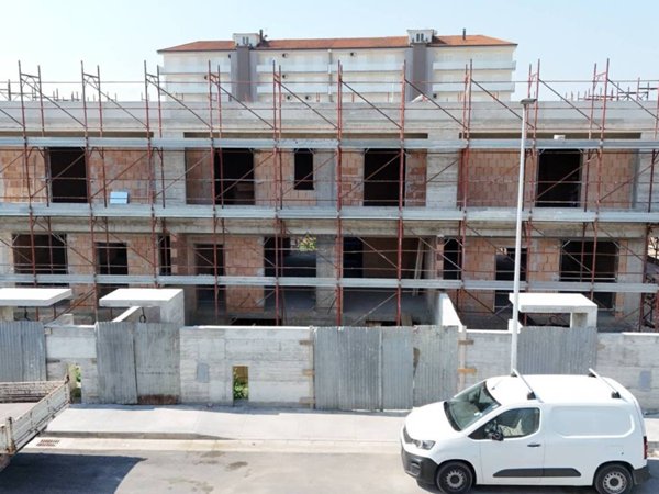 casa indipendente in vendita a Parete