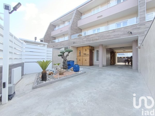 casa indipendente in vendita a Parete