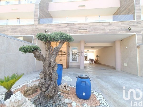 casa indipendente in vendita a Parete