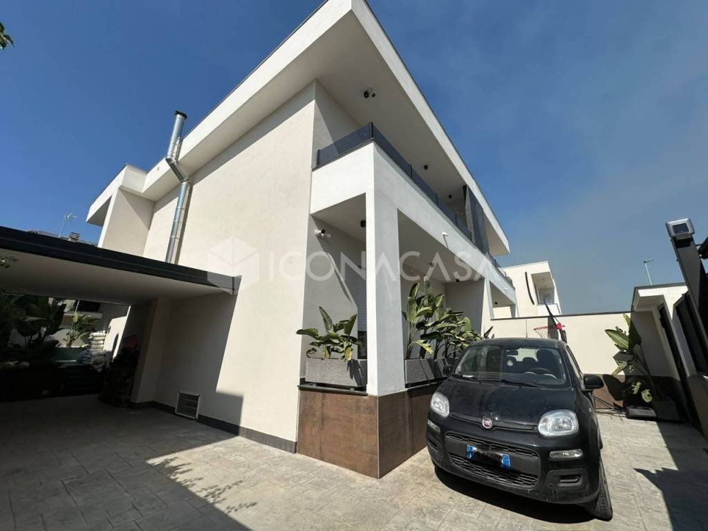 casa indipendente in vendita a Parete