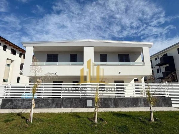 casa indipendente in vendita a Parete