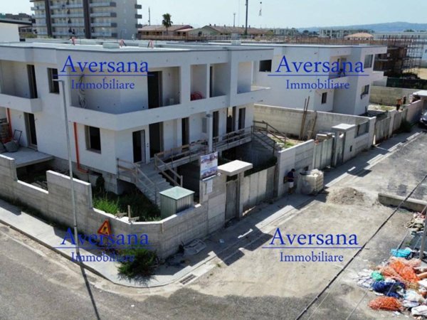 casa indipendente in vendita a Parete