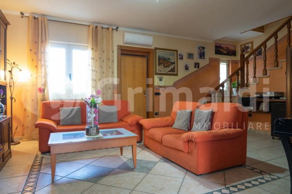 casa indipendente in vendita a Parete