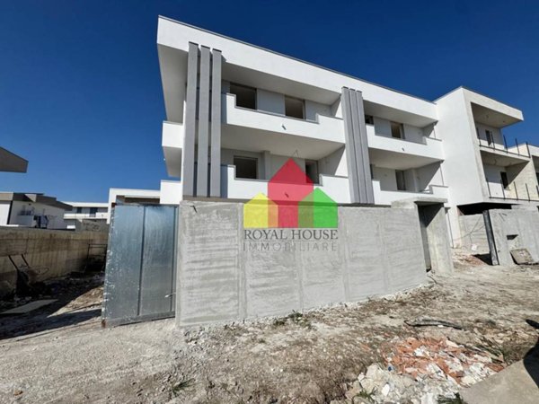 casa indipendente in vendita a Parete