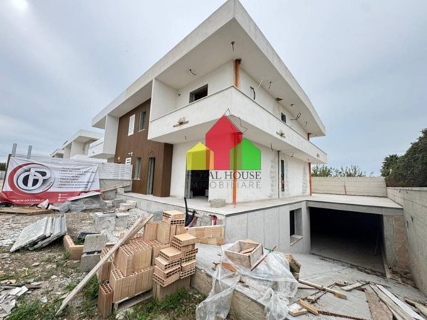 casa indipendente in vendita a Parete