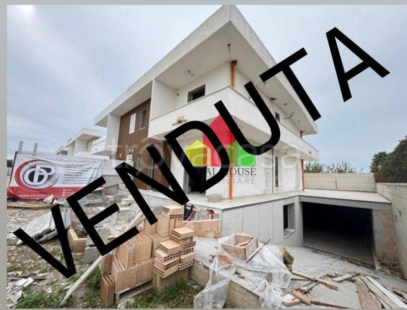 casa indipendente in vendita a Parete