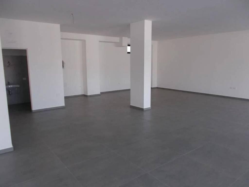 negozio in vendita a Parete