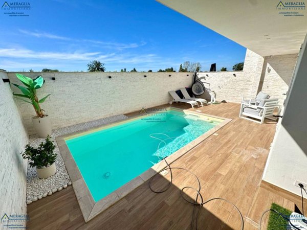 casa indipendente in vendita a Parete