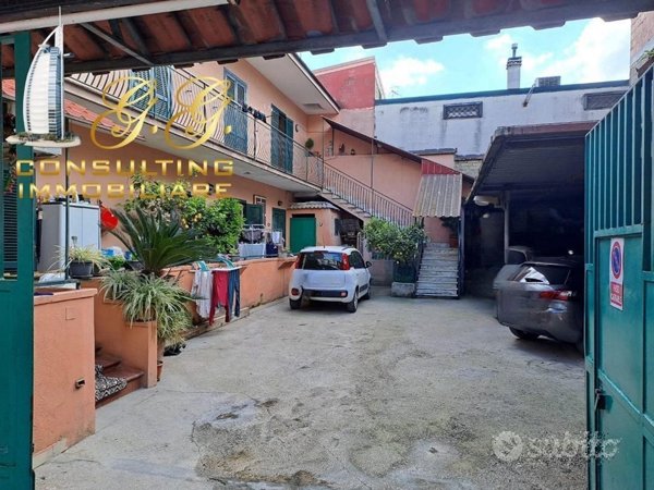 casa indipendente in vendita a Parete