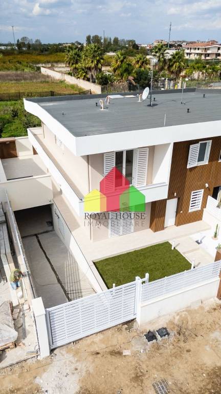casa indipendente in vendita a Parete