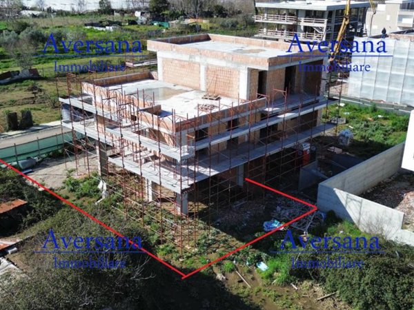 casa indipendente in vendita a Parete