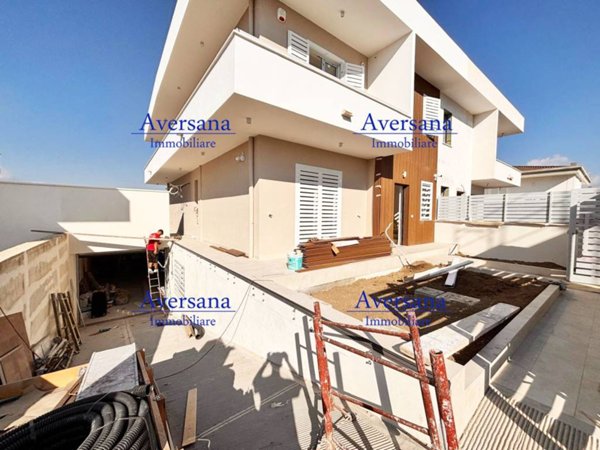 casa indipendente in vendita a Parete