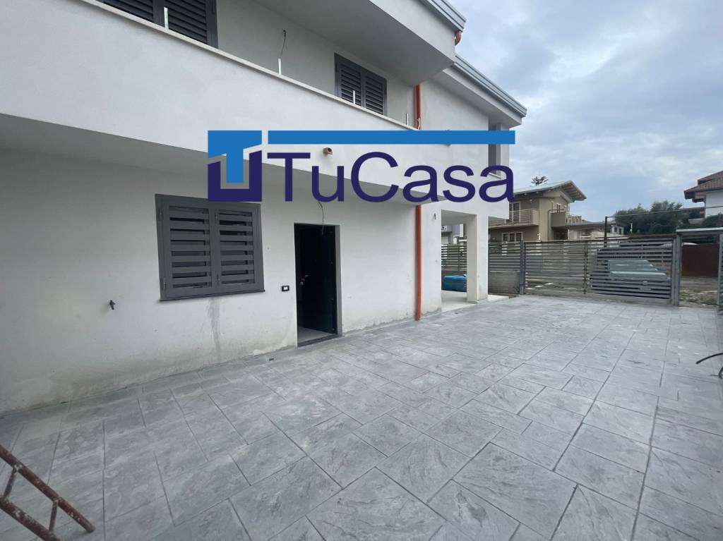 casa indipendente in vendita a Parete