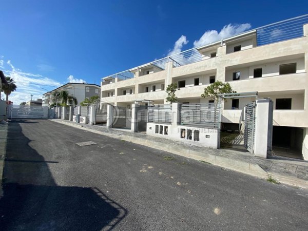 casa indipendente in vendita a Parete