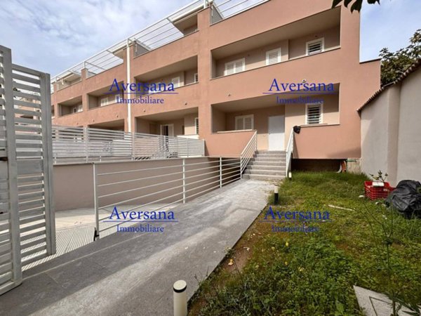 casa indipendente in vendita a Parete