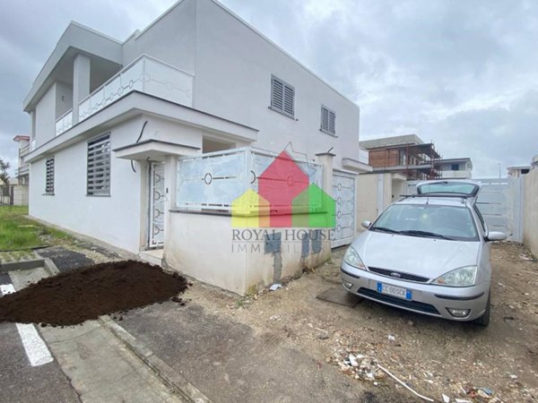 casa indipendente in vendita a Parete