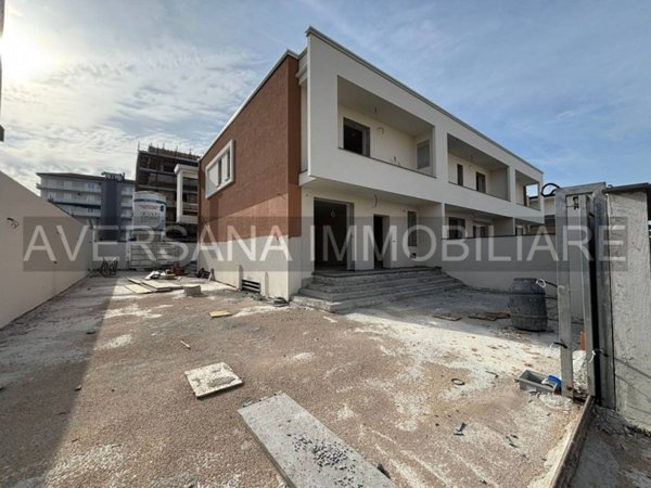 casa indipendente in vendita a Parete