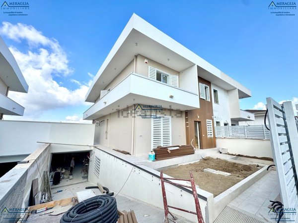 casa indipendente in vendita a Parete