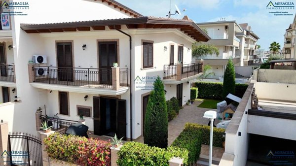 casa indipendente in vendita a Parete