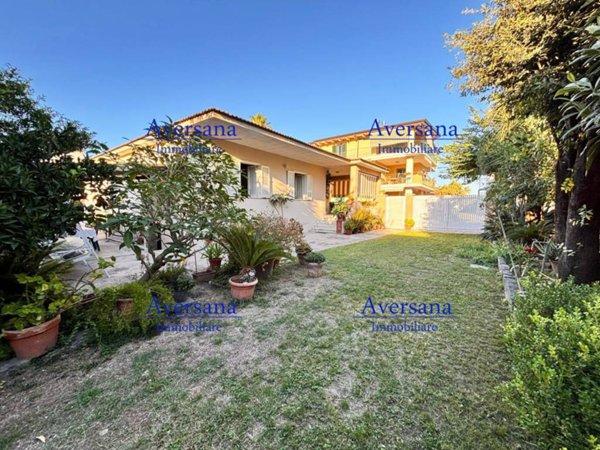 casa indipendente in vendita a Parete