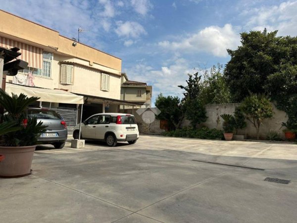 casa indipendente in vendita a Parete