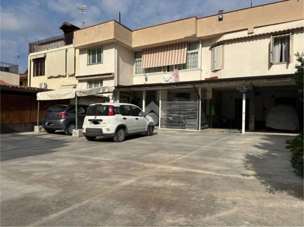 casa indipendente in vendita a Parete