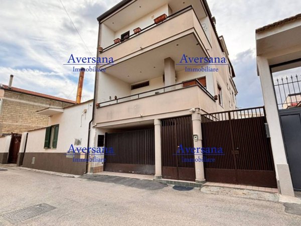 casa indipendente in vendita a Parete