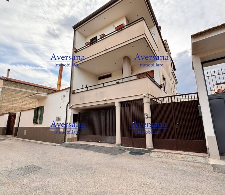 casa indipendente in vendita a Parete